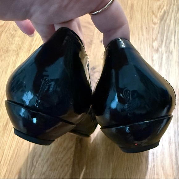 Stuart Weitzman Black Patent Leather Silver Buckle Peep Toe Flats Sz 6 - Picture 5 of 6